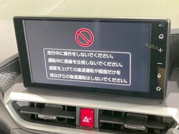 【ディスプレイオーディオ】視認性が高いディスプレイオーディオを装備♪操作性も良好で直感的なソース選択が可能です。