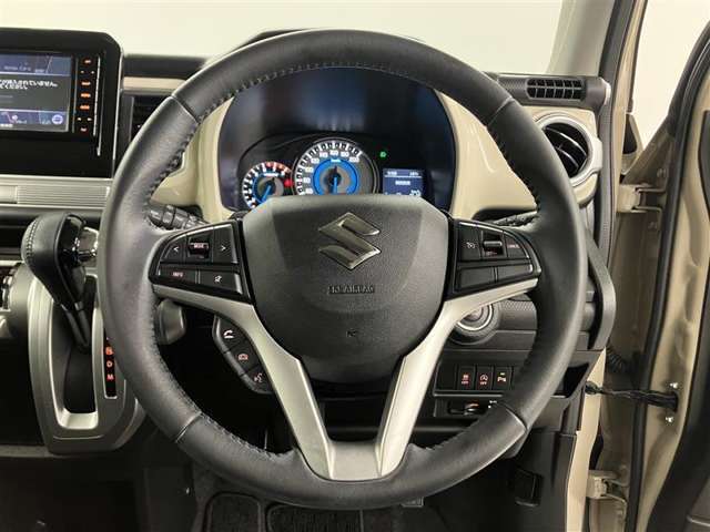 ドライバーに寄り添う快適な操作フィールをもたらすステアリングです。