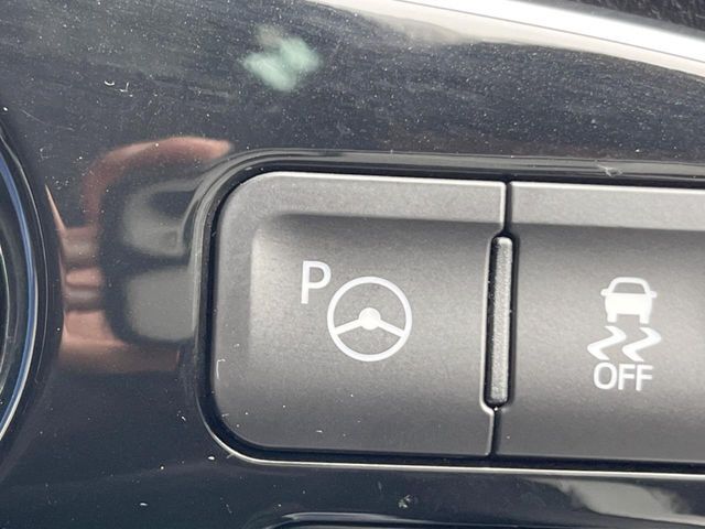 【駐車支援システム】駐車スペースを検知し、スムーズな駐車をアシスト。狭いスペースへの駐車など、駐車に自信の無い方におすすめの機能です♪