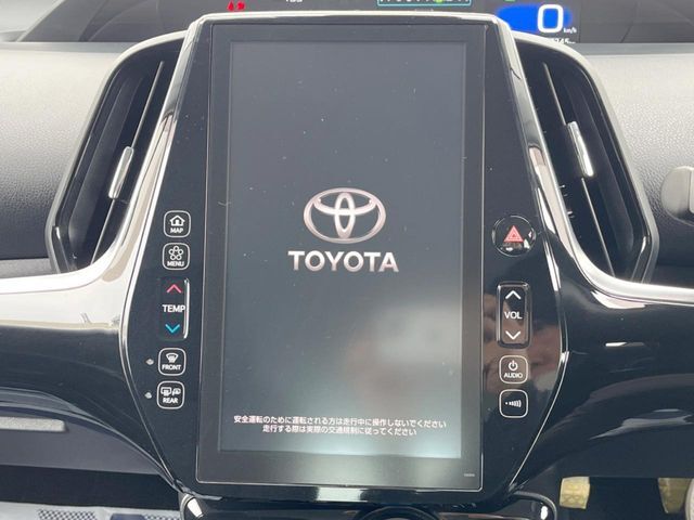 【メーカー純正ナビ】インテリアに溶け込むスタイリッシュな「専用設計」メーカーナビを装備♪視認性や操作性など基本性能にも優れ、より上質なカーライフをお楽しみいただけます。