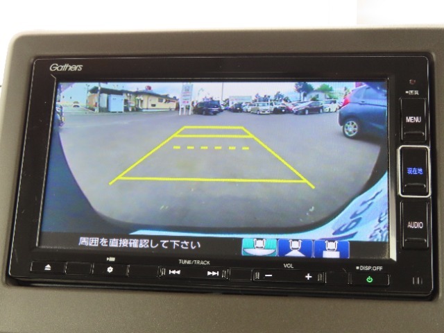 バックカメラ付きなのでバック駐車が苦手な方必見ですよ！見えづらい縁石や積雪にぶつかる事もないですね♪
