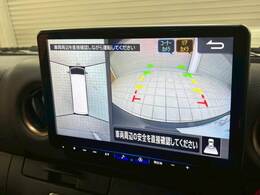 【アラウンドビューモニター】　クルマを上空から見下ろしているかのように、直感的に周囲の状況を把握できます。