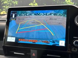 【バックカメラ】駐車時に後方がリアルタイム映像で確認できます。大型商業施設や立体駐車場での駐車時や、夜間のバック時に大活躍！運転スキルに関わらず、今や必須となった装備のひとつです！