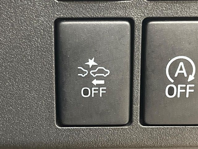 【スマートアシスト】走行中に前方の車両等を認識し、衝突しそうな時は警報とブレーキで衝突回避と被害軽減をアシスト。より安全にドライブをお楽しみいただけます。