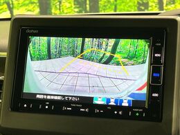 【バックカメラ】駐車時に後方がリアルタイム映像で確認できます。大型商業施設や立体駐車場での駐車時や、夜間のバック時に大活躍！運転スキルに関わらず、今や必須となった装備のひとつです！