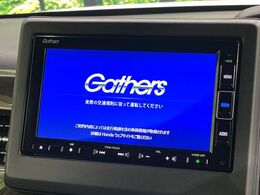 【純正ナビ】人気の純正ナビを装備しております。ナビの使いやすさはもちろん、オーディオ機能も充実！キャンプや旅行はもちろん、通勤や買い物など普段のドライブも楽しくなるはず♪