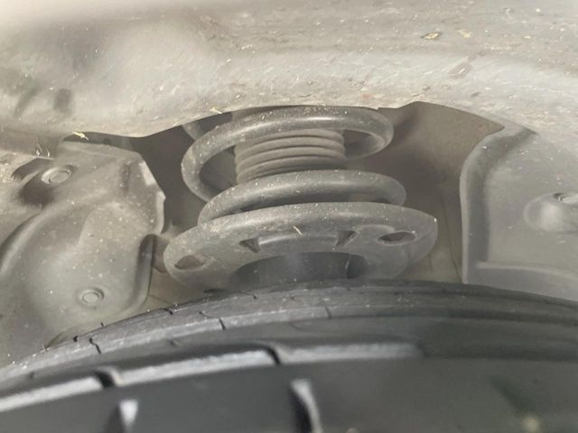 お車を安心してお乗りいただく為には、足回りの定期点検が欠かせません。サービスサポート（有償保証）では無料点検もご提供しており、安心のカーライフをお過ごしいただけるサポート体制が整っています。