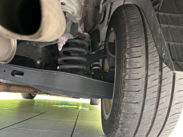 お車を安心してお乗りいただく為には、足回りの定期点検が欠かせません。サービスサポート（有償保証）では無料点検もご提供しており、安心のカーライフをお過ごしいただけるサポート体制が整っています。
