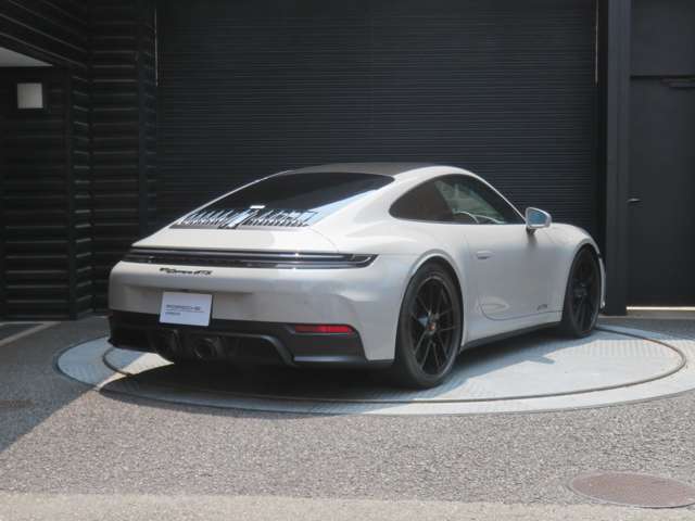 初年度登録：2025年4月　車検満了日：2028年4月23日　新車保証継承　走行距離無制限