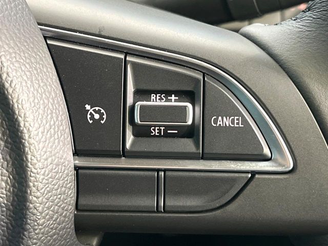 【クルーズコントロール】高速道路もラクラク走行。アクセルを離しても一定速度で走行ができ、長距離運転時の負担を軽減！加速・減速も簡単なスイッチ操作で調整できます。