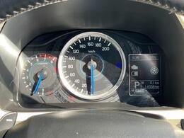 メーターパネルはタコメーターや液晶インフォメーションディスプレイ付き！