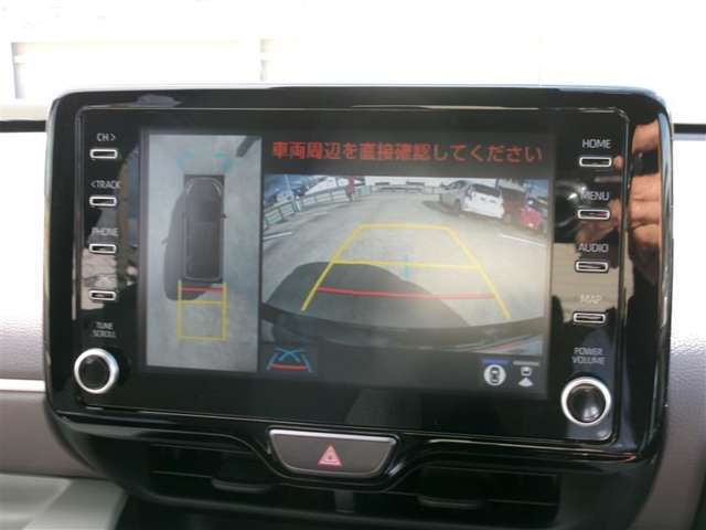 全周囲モニター付きですので、上から見たような映像も確認できます。（補助装置になりますので、目視でもご確認ください）