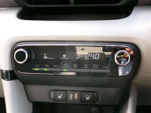 使い勝手の良いオートエアコンを装備しています。オートボタンは、風量・風向きを自動で調整し、より快適な室内空間が保てます。