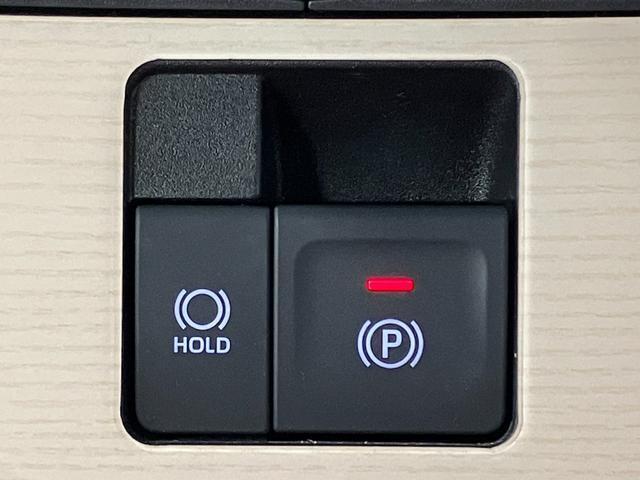 【電動パーキングブレーキ＋オートブレーキホールド機能】　指先だけで簡単に操作が可能なパーキングブレーキ、スイッチを押すとブレーキペダルから足を離してもブレーキを保持できるオートブレーキホールド搭載