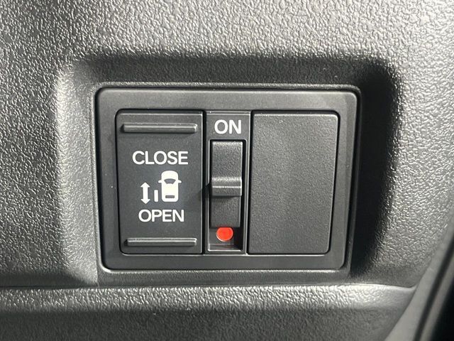【パワースライドドア】スマートキーや運転席のスイッチでスライドドアの開閉が可能♪電動だから力を入れてドアを開ける必要が無く、小さいお子様でも、重い荷物を持っている時もラクに開け閉めできます♪