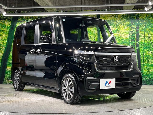 大好評のボディコーティング「弾スプラッシュコート」もご納車までに施工可能。通常のガラスコートと異なる、耐久年数6年の無機質ガラスコーティングが、ボディをキレイな状態に保ってくれます。
