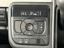 【オートエアコン】一度お好みの温度に設定すれば、車内の温度を検知し風量や温度を自動で調整。暑い…寒い…と何度もスイッチ操作をする必要はありません。快適な車内空間には必須の機能ですね♪