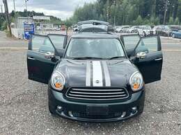 中古車販売を主軸に買取、保険、レッカーなど自動車関連を幅広く行っております。