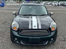 中古車販売を主軸に買取、保険、レッカーなど自動車関連を幅広く行っております。