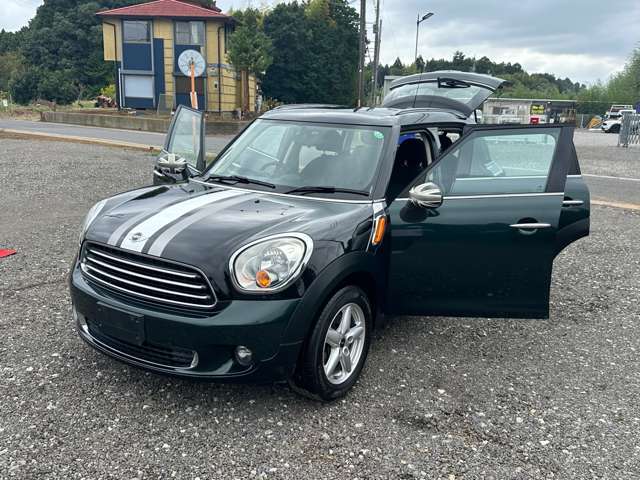 少人数にてコストカットを行い、リーズナブルな車両価格を実現しており。不在の場合も多く、ご来店の際は事前に連絡をお願いします。