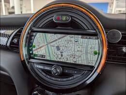 先進のBMW　タッチパッド付きi-driveとほぼ同性能のHDDナビゲーションになります。USBインターフェースやブルートゥースオーディオなど様々な先進機能をお楽しみいただけます。