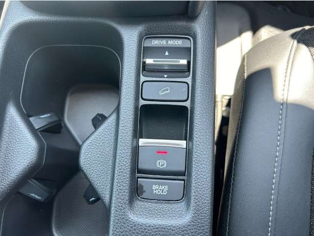 【電動パーキングブレーキ・ブレーキホールド】簡単なボタン操作で、毎日の運転が快適になります♪