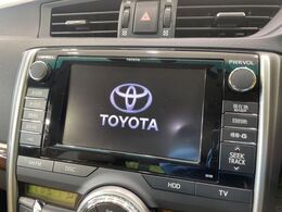 【メーカー純正ナビ】インテリアに溶け込むスタイリッシュな「専用設計」メーカーナビを装備♪視認性や操作性など基本性能にも優れ、より上質なカーライフをお楽しみいただけます。