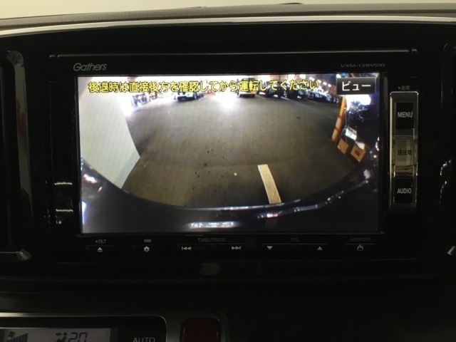 後方確認が便利なバックカメラ搭載、駐車時も安心です！！