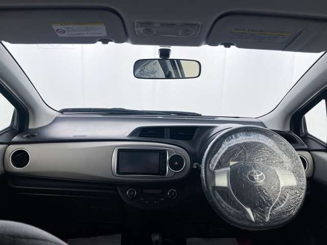 落ち着いたカラーの内装で、ゆったりと運転したい方に。