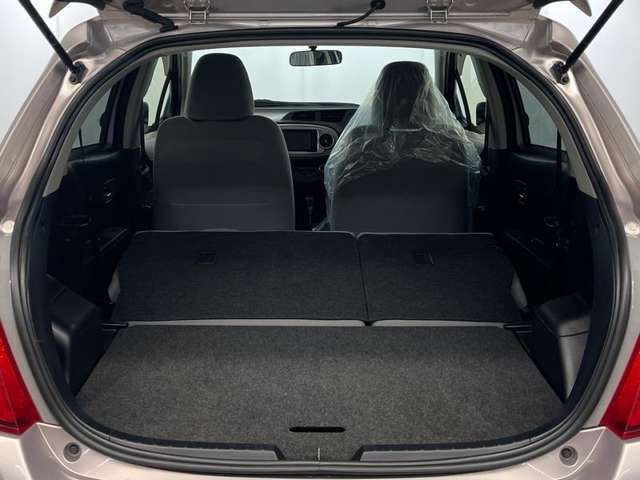 もっと荷物を載せたいときは、後部座席を倒して、このようにアレンジできます！