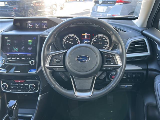 気になる車はすぐにお問い合わせください！画面右側の0066から始まる無料ダイヤルからお問い合わせ下さい！専門スタッフがお車のご質問にお答えいたします！