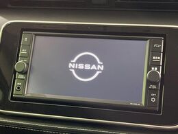 【純正ナビ】人気の純正ナビを装備しております。ナビの使いやすさはもちろん、オーディオ機能も充実！キャンプや旅行はもちろん、通勤や買い物など普段のドライブも楽しくなるはず♪