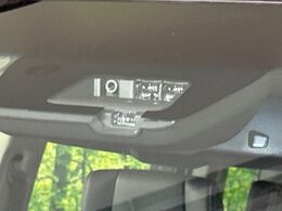 【三菱e-Assist】走行中に前方の車両等を認識し、衝突しそうな時は警報とブレーキで衝突回避と被害軽減をアシスト。より安全にドライブをお楽しみいただけます。