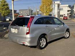 ヘッドライトはディスチャージ式でとても明るく、夜間の走行も安心です。