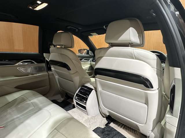 全国納車可能です。納車方法及び費用につきましては、お気軽にコーディネーターまでご相談ください。遠方のご納車の際も我々がしっかりサポートさせて頂きます。お気軽にスタッフまでご相談下さい。
