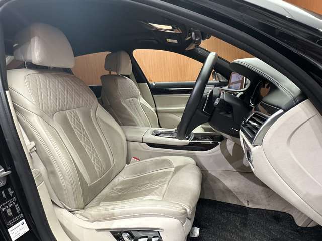 安心してカーライフを始めていただくことが出来るよう、納車前にディーラー整備工場もしくは熟練メカニックが在籍する輸入車専門の整備工場にて点検を行い、必要な整備を実施いたします。