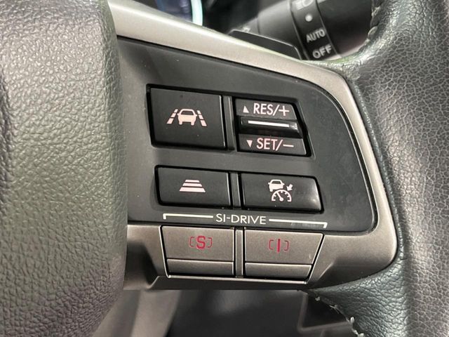 【全車速追従機能付クルーズコントロール】高速道路での長距離走行が楽に！！自動で速度を保つクルーズコントロールが、衝突軽減システムと連携し、前方の車両を感知して車間を保つように速度調節してくれます！！