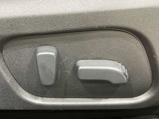 【パワーシート】スイッチ一つで簡単にシートの微調整が可能！電動だから力もいりません！快適なシートポジションにセットして、快適なドライブをお楽しみください。