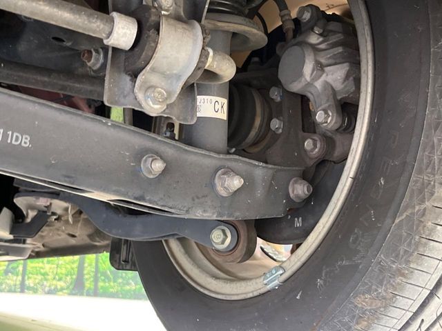 お車を安心してお乗りいただく為には、足回りの定期点検が欠かせません。サービスサポート（有償保証）では無料点検もご提供しており、安心のカーライフをお過ごしいただけるサポート体制が整っています。