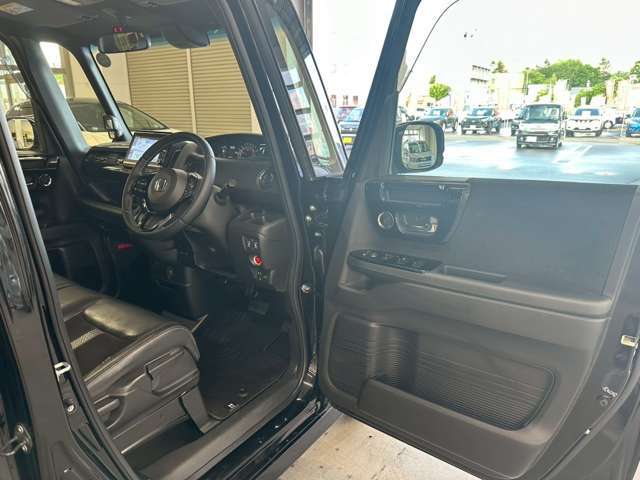 自社陸運局認証工場＆指定工場完備！国家資格車検検査員資格を持った整備士による整備。ステレオ・エアコン等走行に関係の無い所も不具合箇所が有れば修理してご納車致します☆
