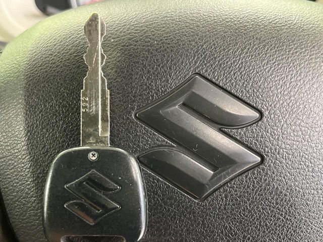 【キーレス】少し離れた場所からでもボタン一つでドアの開錠・施錠ができるのでとっても便利！ドアの鍵穴周りに傷をつけることもありません♪