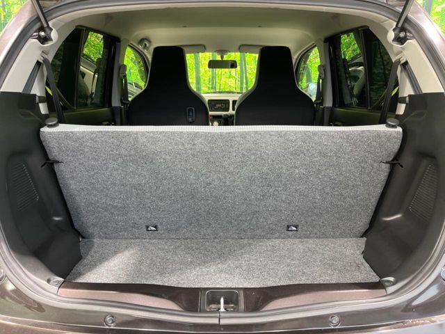 普段のお買い物や通勤、送迎等に十分な荷室スペースを確保しております。セカンドシートを倒すと、大きな荷物の積載も可能です♪