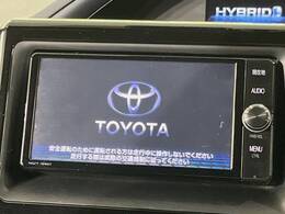 【純正ナビ】人気の純正ナビを装備しております。ナビの使いやすさはもちろん、オーディオ機能も充実！キャンプや旅行はもちろん、通勤や買い物など普段のドライブも楽しくなるはず♪