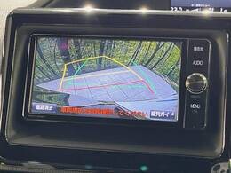 【バックカメラ】駐車時に後方がリアルタイム映像で確認できます。大型商業施設や立体駐車場での駐車時や、夜間のバック時に大活躍！運転スキルに関わらず、今や必須となった装備のひとつです！