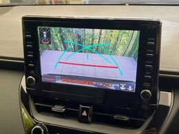【バックカメラ】駐車時に後方がリアルタイム映像で確認できます。大型商業施設や立体駐車場での駐車時や、夜間のバック時に大活躍！運転スキルに関わらず、今や必須となった装備のひとつです！
