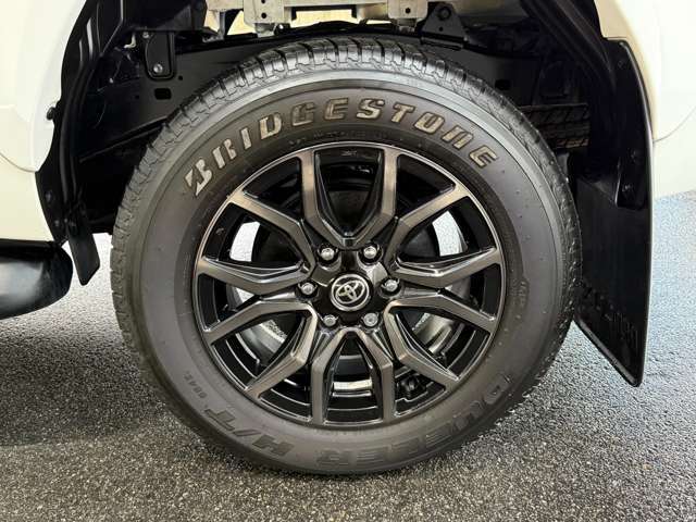 ☆リフトアップ、ホイールタイヤの交換、ヘッドランプバルブのLED化などカスタム、オプションパーツの取り付けも承ります♪