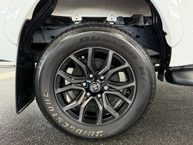 ☆リフトアップ、ホイールタイヤの交換、ヘッドランプバルブのLED化などカスタム、オプションパーツの取り付けも承ります♪