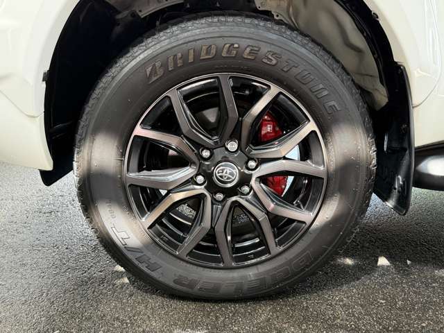 ☆リフトアップ、ホイールタイヤの交換、ヘッドランプバルブのLED化などカスタム、オプションパーツの取り付けも承ります♪