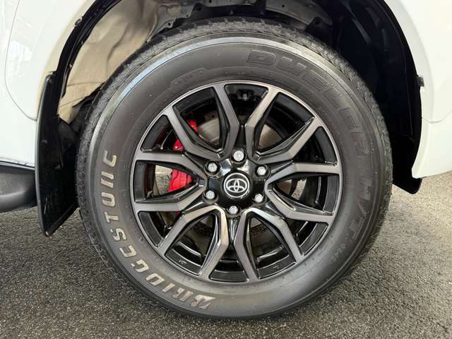 ☆リフトアップ、ホイールタイヤの交換、ヘッドランプバルブのLED化などカスタム、オプションパーツの取り付けも承ります♪