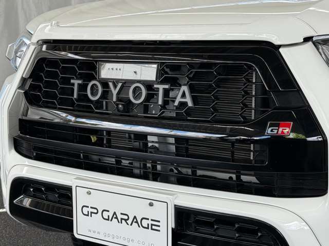 グリルエンブレムブラックでカッコいい！！